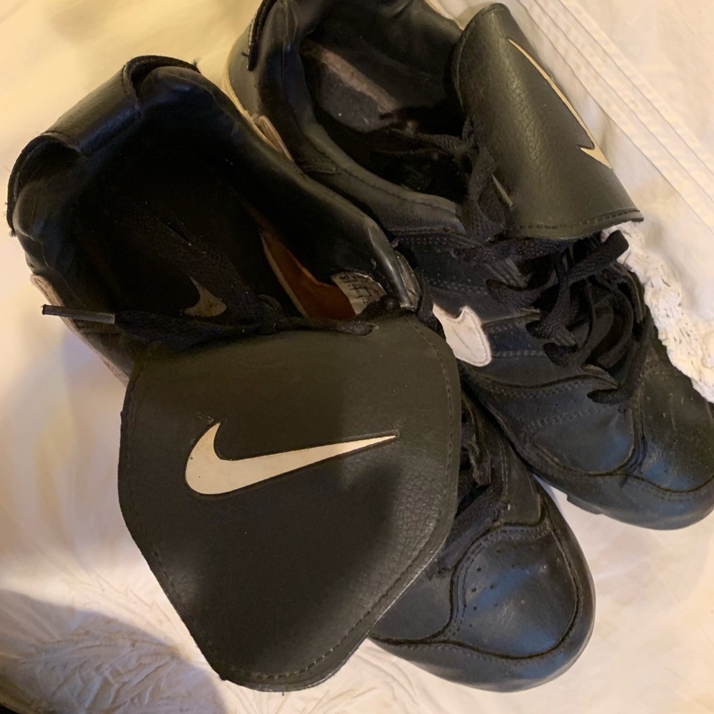 Men’s Nike shoes in black size 11